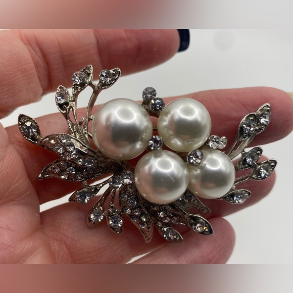 Pearl Brooch Vintage Inspired Silver & Diamond Pearl Brooch Pin Stunning - Picture 6 of 6